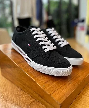 Como se vestir para uma festa com sapatênis masculino?