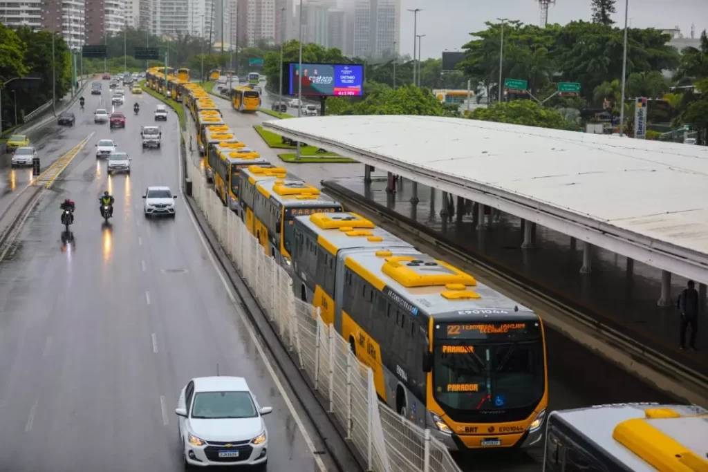 BRT inicia operação 24 horas; confira todas as linhas