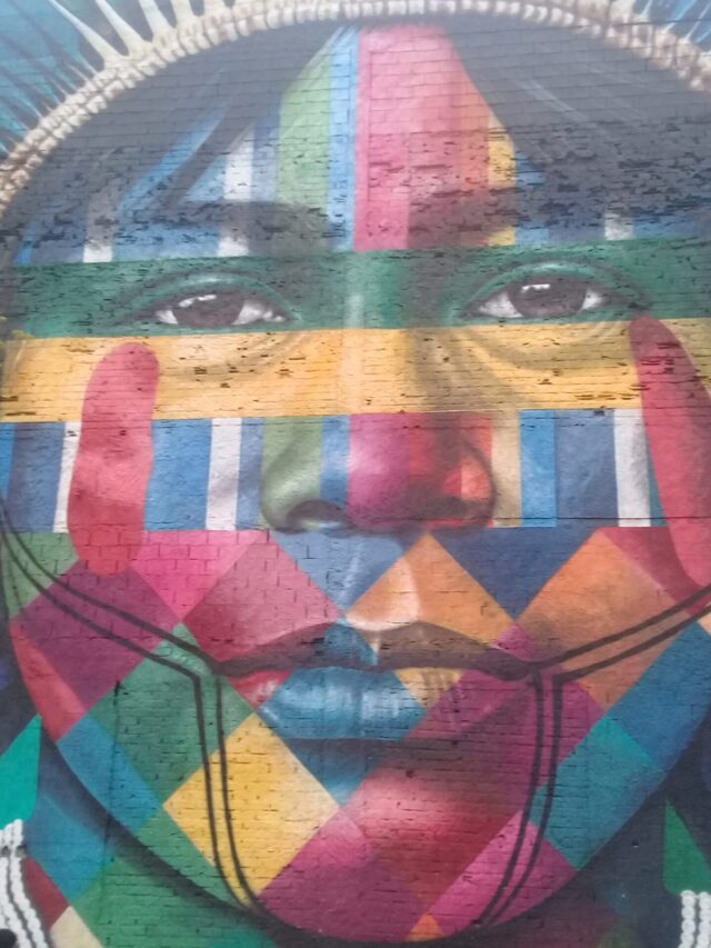 O que o mural “etnias” representa?