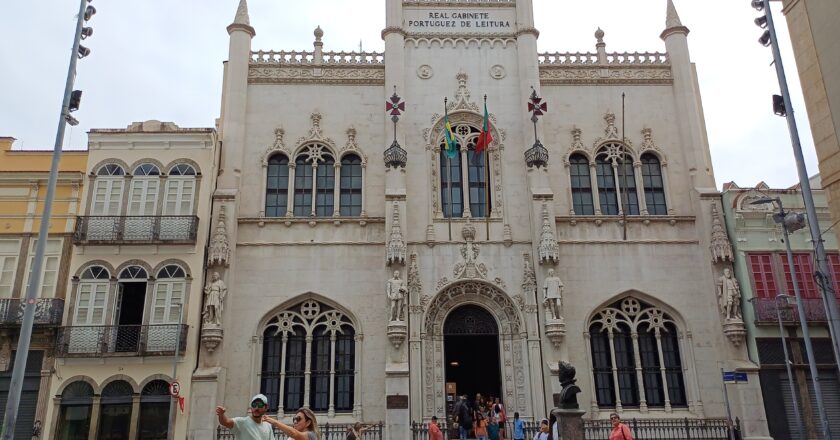 Conheça o Real Gabinete Português de Leitura, no Centro do Rio