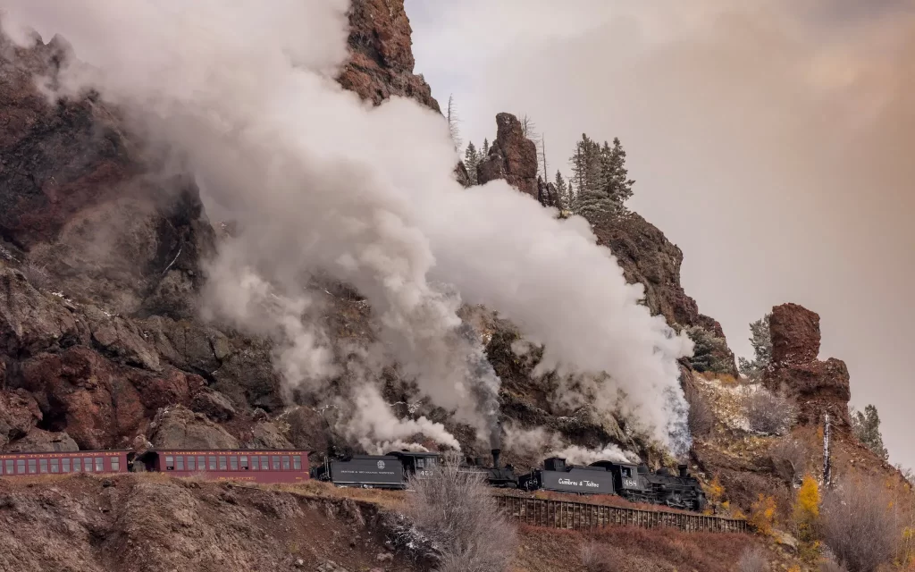 A Cumbres & Toltec Scenic Railroad se autointitula como a ferrovia a vapor “mais longa e mais alta” da América do Norte. Crédito...Shutterstock