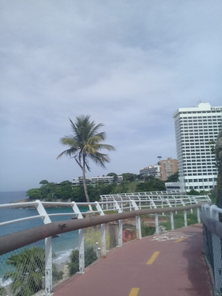 como chegar ao vidigal para fazer a trilha do dois irmãos