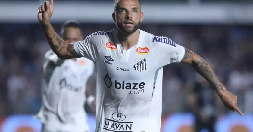 Confira as escalações do Vasco da Gama x Santos para estreia no Brasileirão 2025