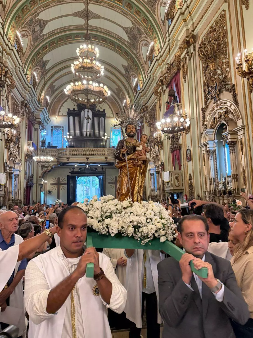 Dia de São José reúne dezenas de milhares de fiéis no Centro do RJ