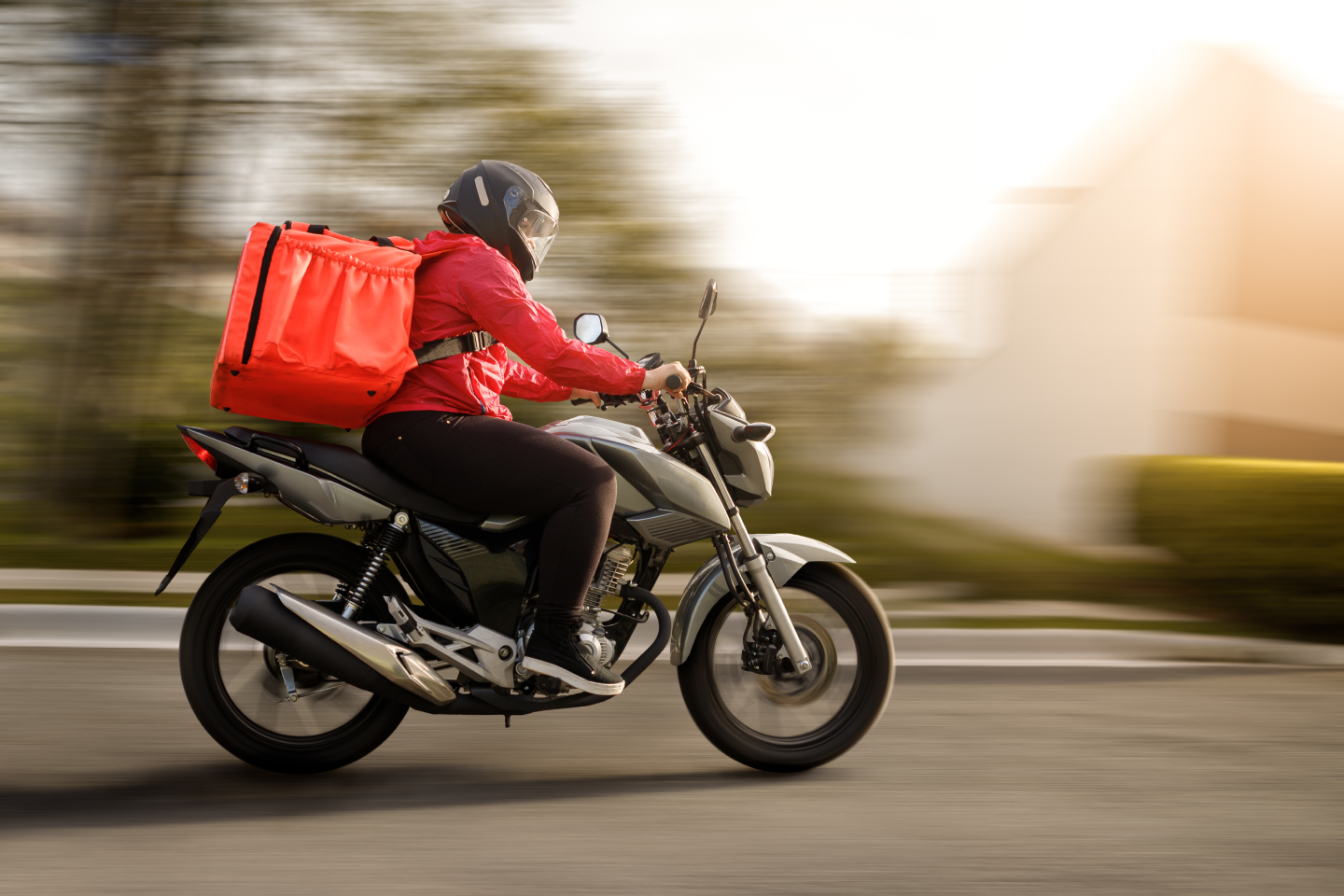 Entregadores de aplicativo fazem greve nacional; paralisação deve durar até terça-feira