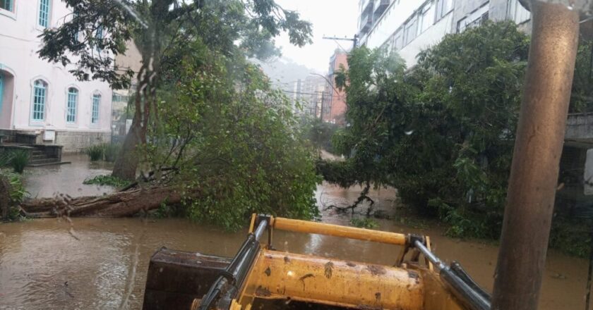 Chuva intensa em Teresópolis causa alagamentos, deslizamentos e interdição de vias