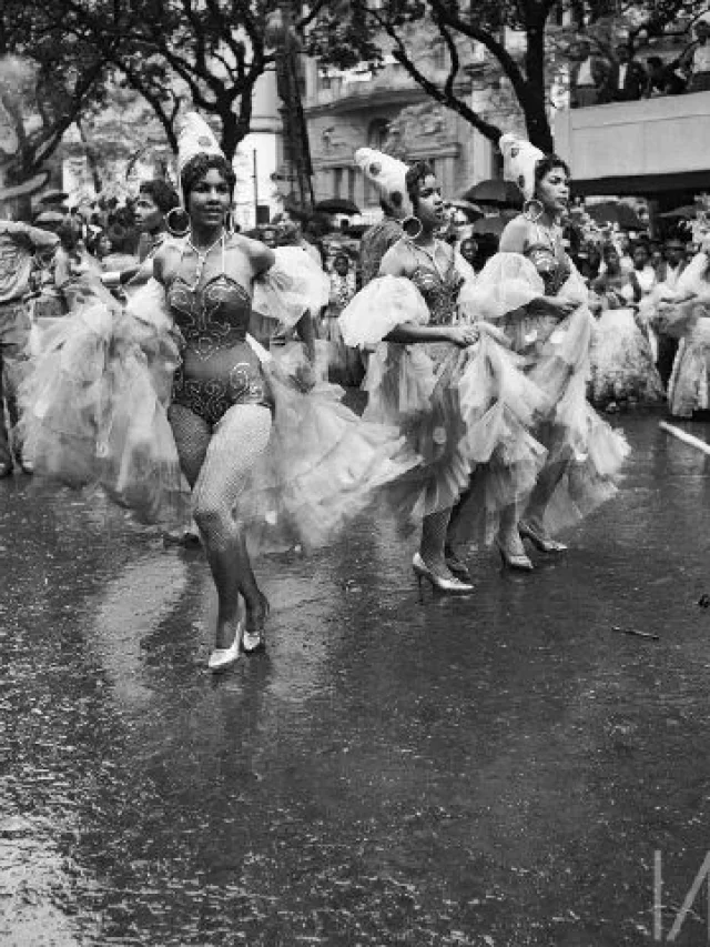 Veja como eram os desfiles de Carnaval antes do Sambódromo