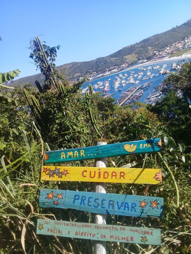 trilha da praia do forno em arraial do cabo