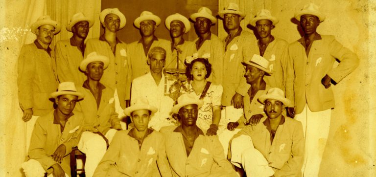 Qual a escola de samba mais famosa do Rio de Janeiro?