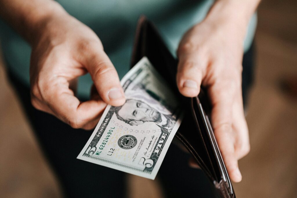 Como comprar dólar de maneira rápida e segura
