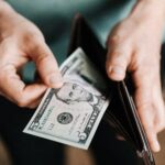 Como comprar dólar de maneira rápida e segura