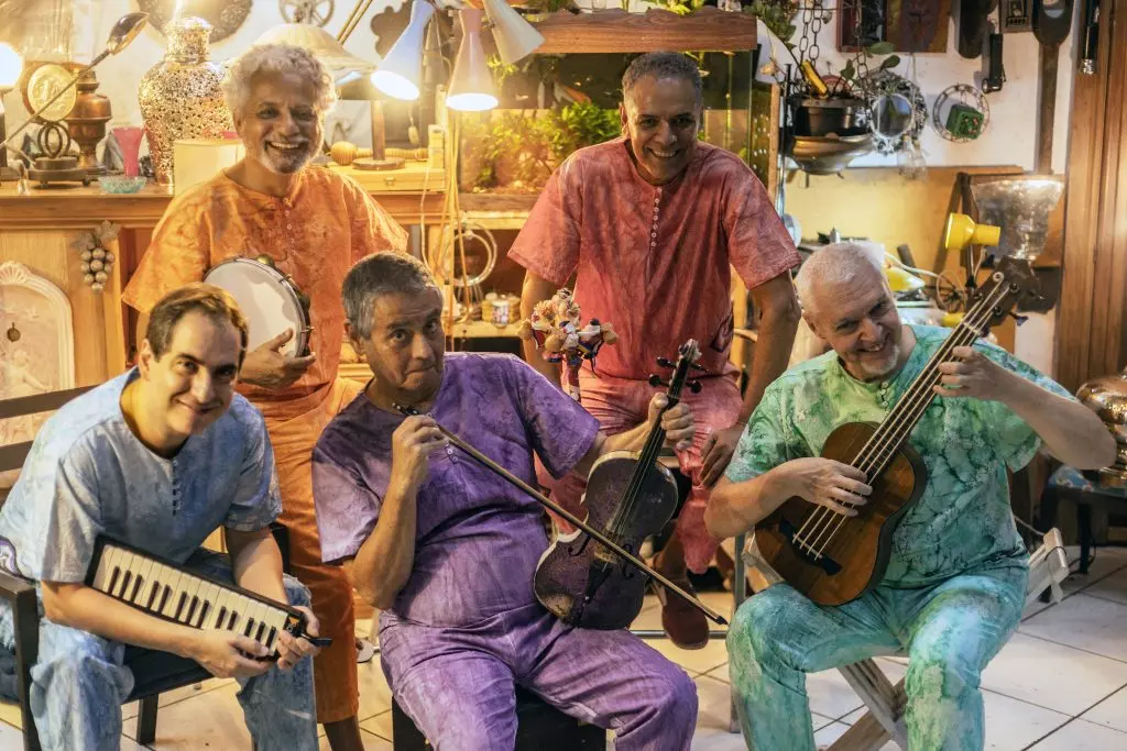 Grupo Los Traquitanas leva música e diversão para crianças em show no Sesc Quitandinha e Sesc Ramos