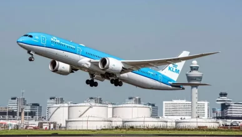 Passageiro tem ataque cardíaco em voo da KLM e é salvo por médico a bordo