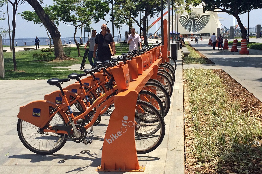 2. Andar de bicicleta na Praça Mauá - atividades ao ar livre em família