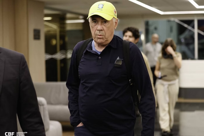 Carlo Ancelotti chega ao Brasil para assumir a Seleção Brasileira