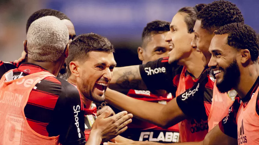 Flamengo vence Deportivo Táchira, se classifica na Libertadores e vive noite de emoções no Maracanã