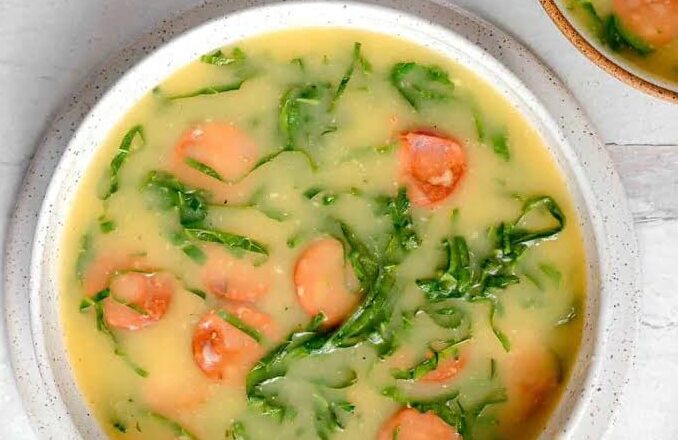 Como fazer caldo verde: receita fácil e deliciosa