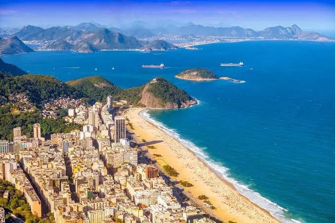Efeito Gaga: Prefeitura suspende 3 mil vagas e muda trânsito no Leme, gerando revolta entre moradores
