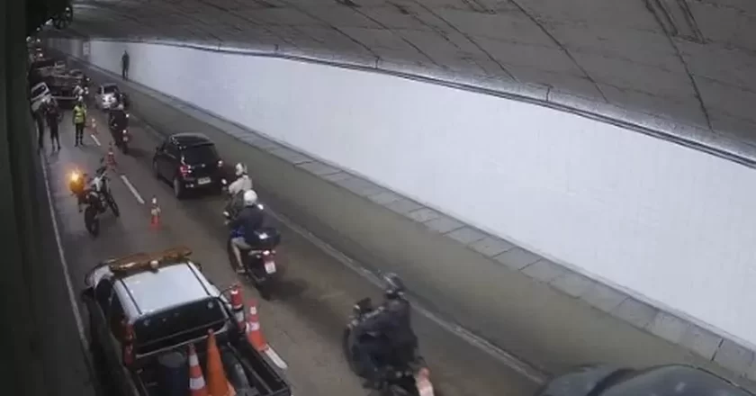 Túnel Santa Bárbara interditado após acidente entre caminhão e carro