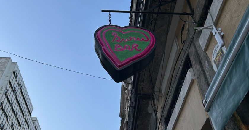 Conheça o Surubar: ponto de encontro dos amantes de samba na Lapa