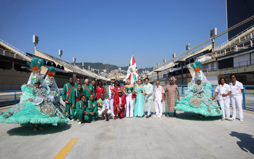 Virginia é a nova rainha de bateria da Grande Rio