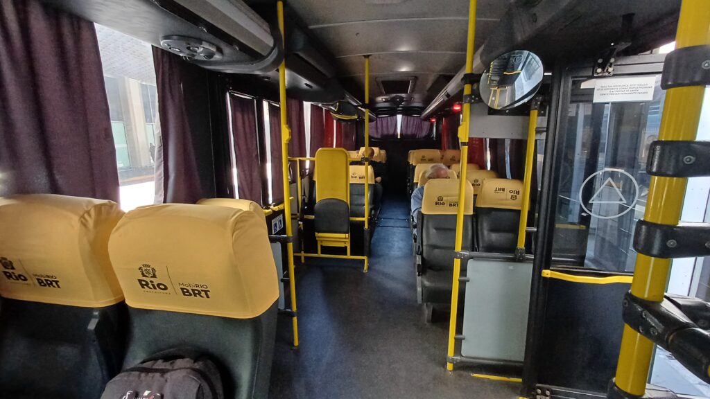 Como ir do Aeroporto Galeão ao Centro do Rio: BRT Gentileza