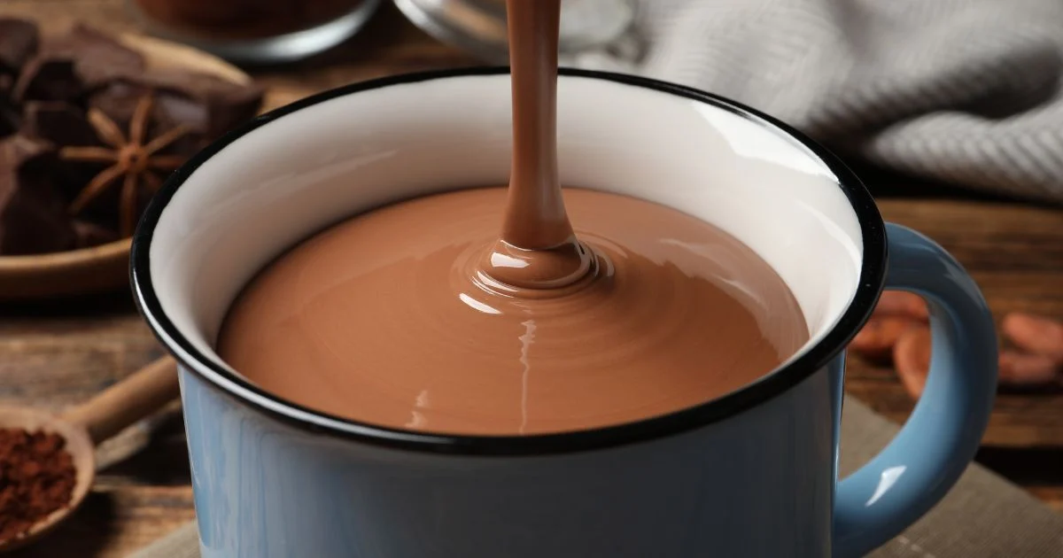 Como fazer chocolate quente simples, cremoso e pronto em 10 minutos (você vai se surpreender!)