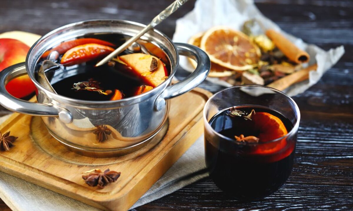 Quentão de Vinho a receita mais simples para espantar o frio