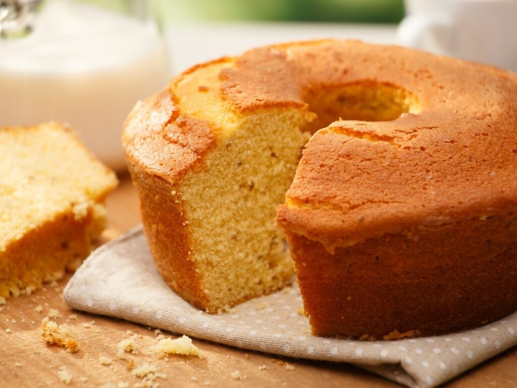 Receita de Bolo de Fubá cremoso simples e irresistível