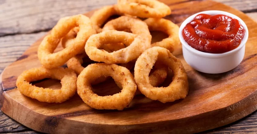 Receita de anéis de cebola: petisco crocante e irresistível