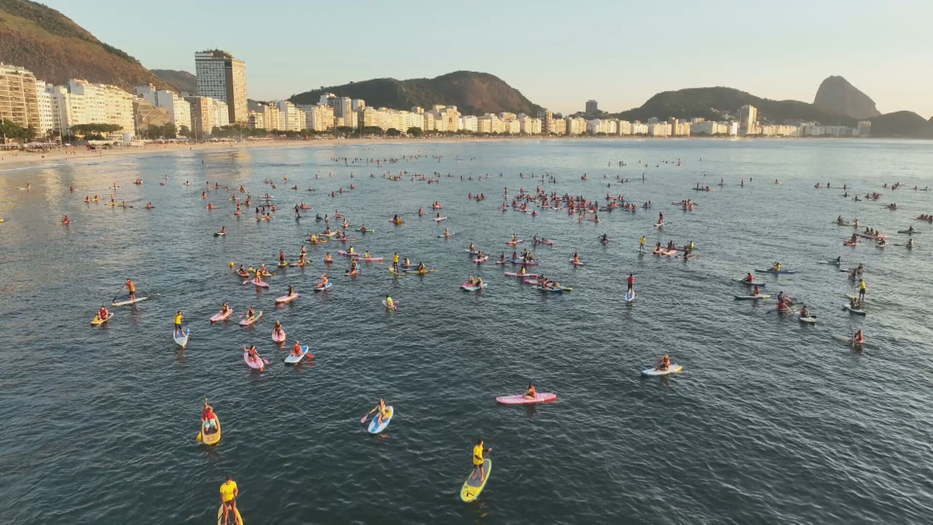 Rio cria normas para prática coletiva de stand up paddle após incidente no Leme