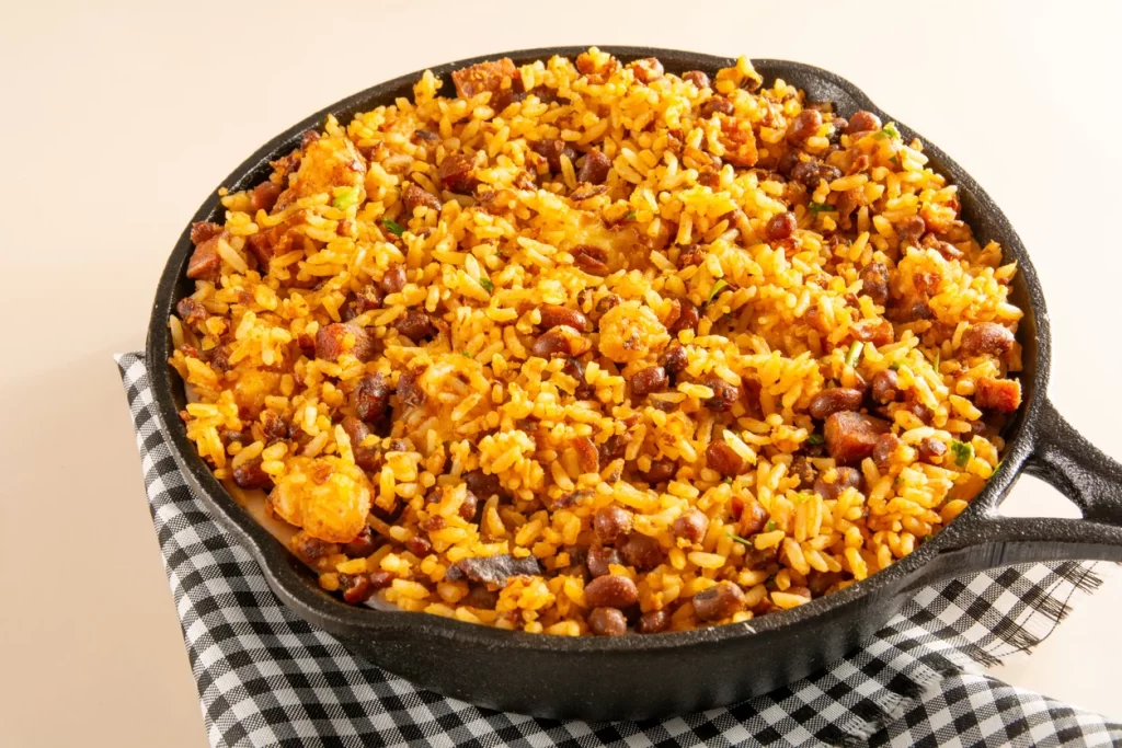 Baião de Dois: a receita que vai te levar direto pro Nordeste