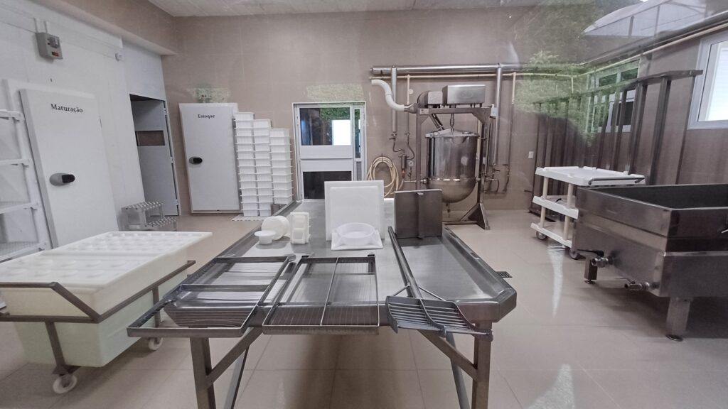 fábrica da queijaria leite puro em petrópolis