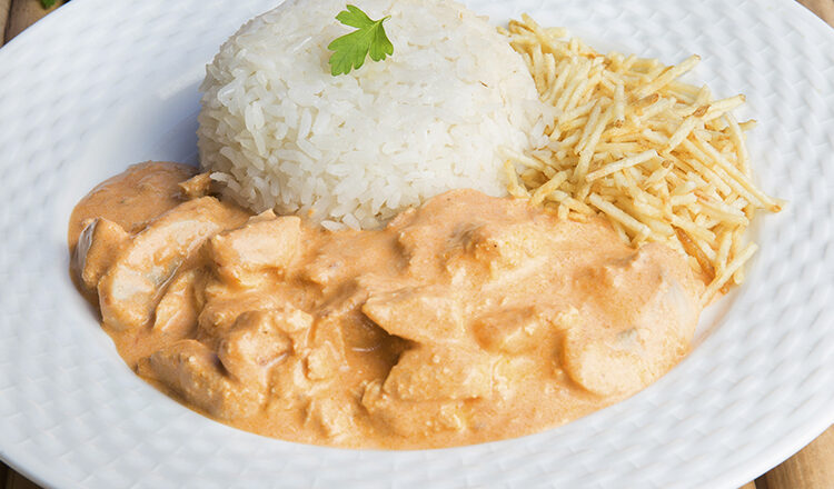 Receita de Strogonoff de Frango: um prato rápido e delicioso
