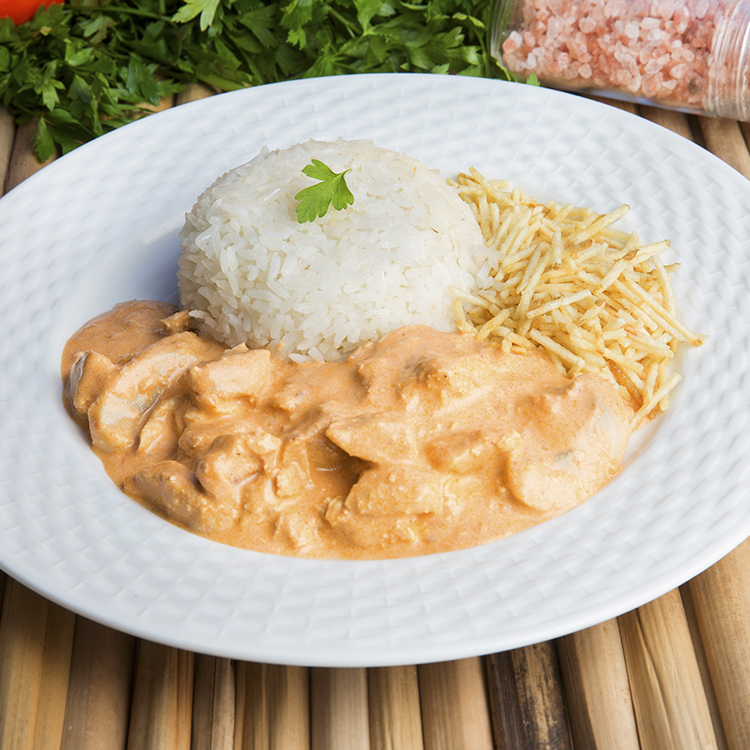 Receita de Strogonoff de Frango: um prato rápido e delicioso