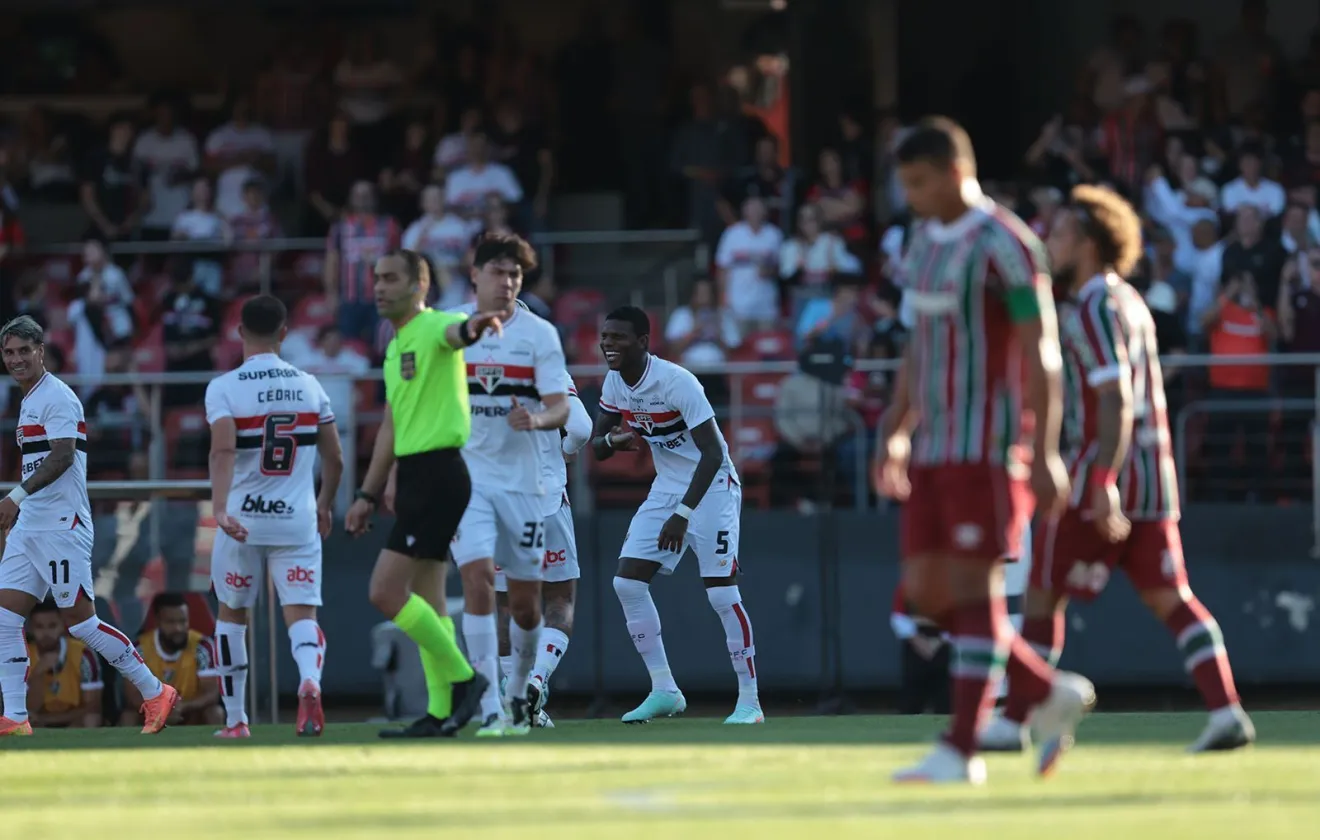 São Paulo vence Fluminense e chega a quatro jogos sem perder no Brasileirão