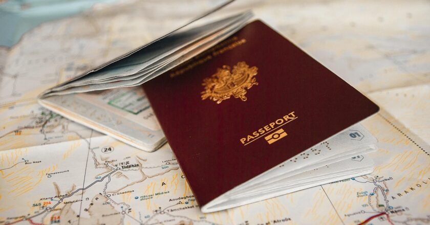 Fim de uma era: Europa inicia transição do carimbo de passaporte para sistema eletrônico