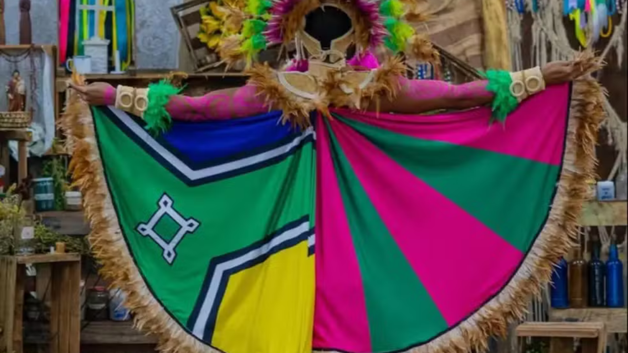 Mangueira anuncia sambas-enredo que seguem na disputa para o Carnaval 2026