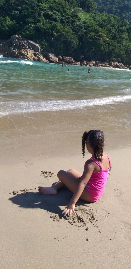 o que fazer na praia do meio banho de mar