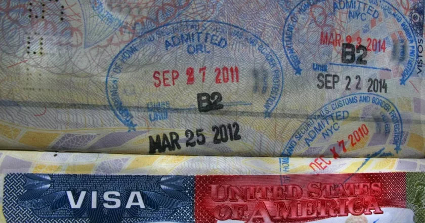 EUA libera lista de países que terão exigência de caução de US$ 15 mil para obter visto; Brasil fica de fora
