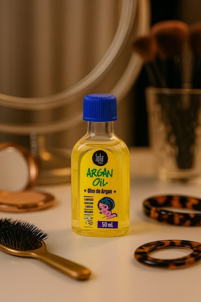 Este óleo é ideal para cabelos ressecados, quebradiços e opacos, proporcionando maciez e controle do frizz. Por ser leve, pode ser usado diariamente sem deixar resíduos oleosos, tornando-se um dos melhores óleos capilares para uso diário.