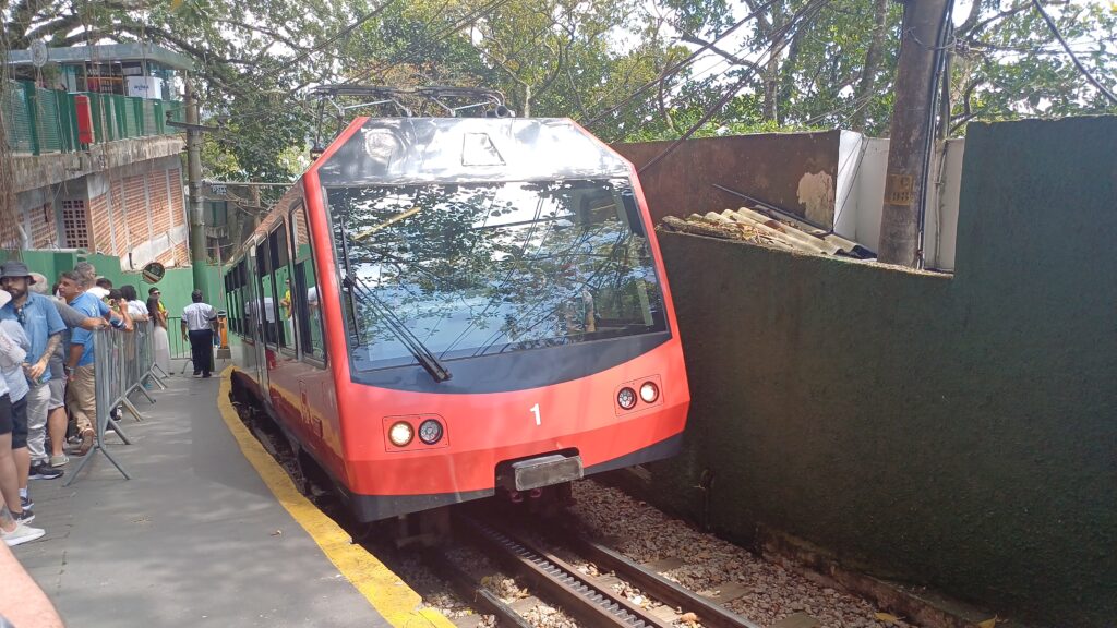 como chegar ao cristo redentor com o trem do corcovado