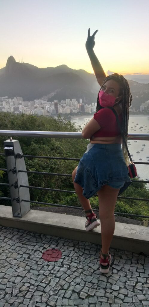 Vista do Pão de Açúcar no início no pôr do sol