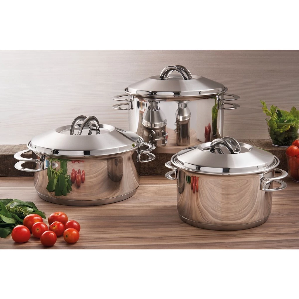 O jogo de panelas Tramontina inox Solar é referência em durabilidade e desempenho. O fundo triplo (aço inox + alumínio + aço inox) garante aquecimento uniforme e economia de energia. Além de elegante, pode ser usado em fogões a gás, elétricos e por indução. É ideal para quem busca os melhores jogos de panelas Tramontina com toque profissional e longa vida útil.