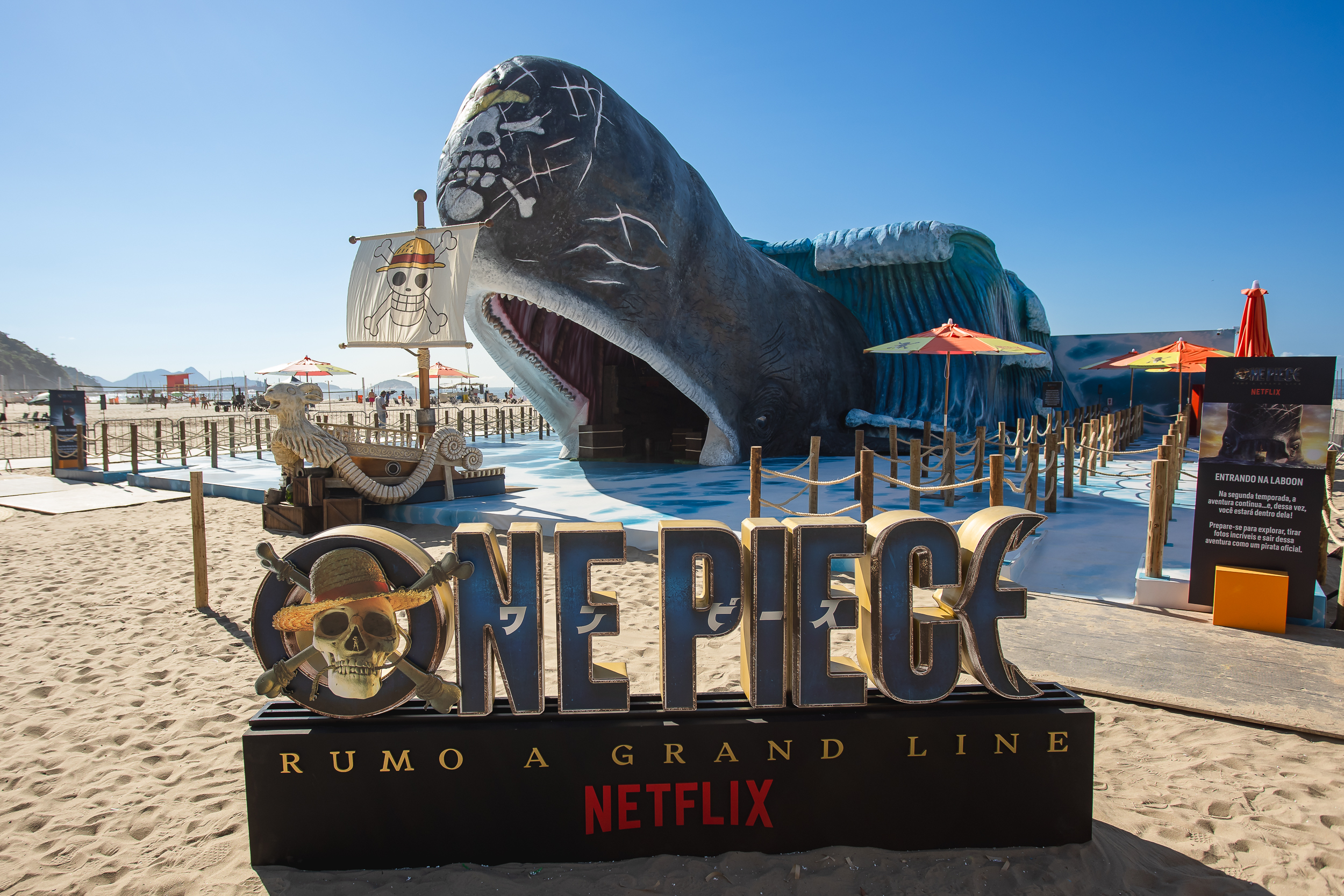 Netflix leva baleia Laboon de ONE PIECE para a Praia de Copacabana