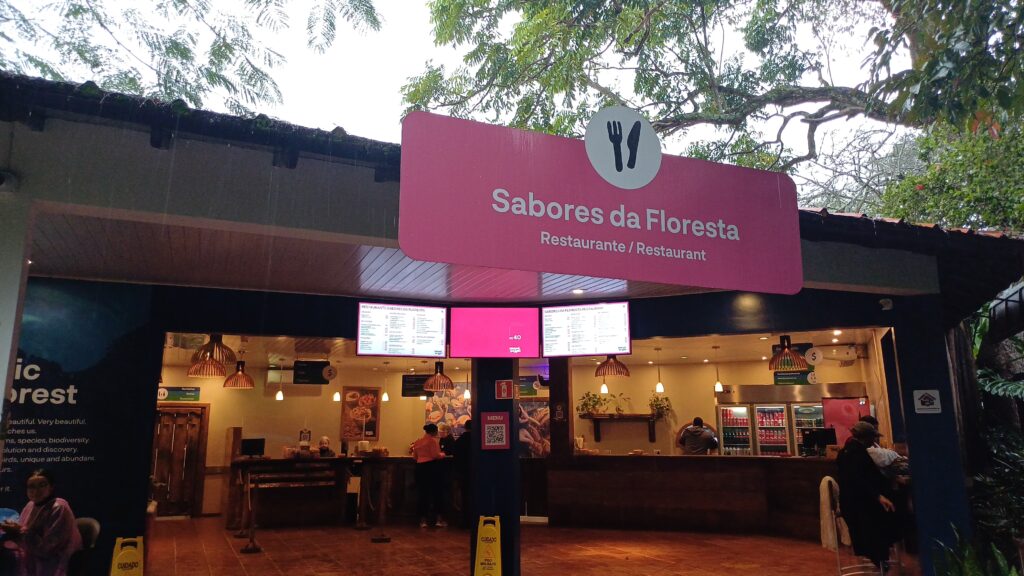 Tem restaurante no Parque das Aves
