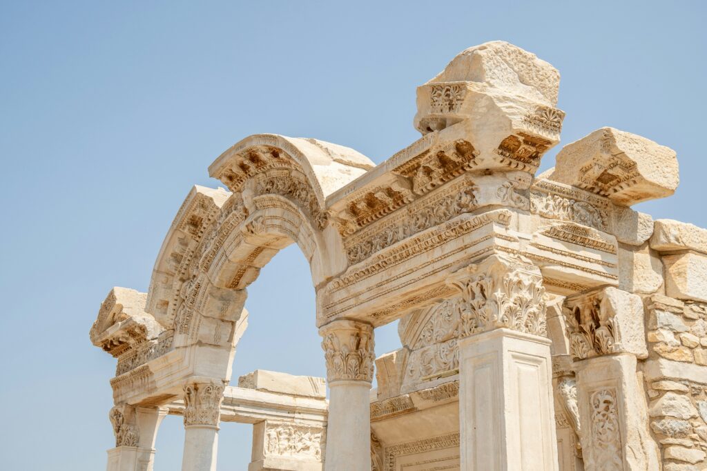 Best things to do in Rome Temple of Hadrian