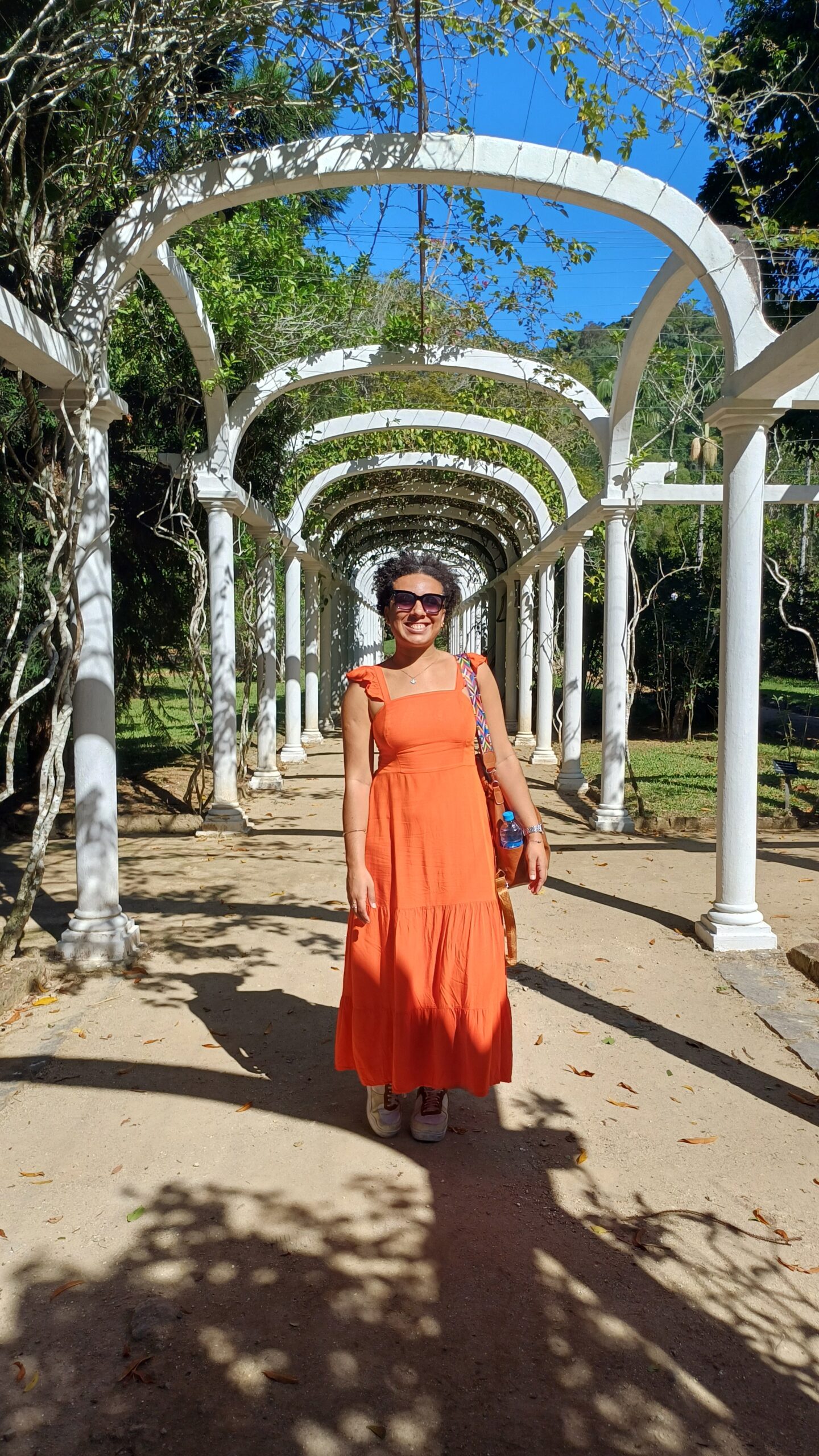Pérgola branca no Jardim Botânico do Rio de Janeiro