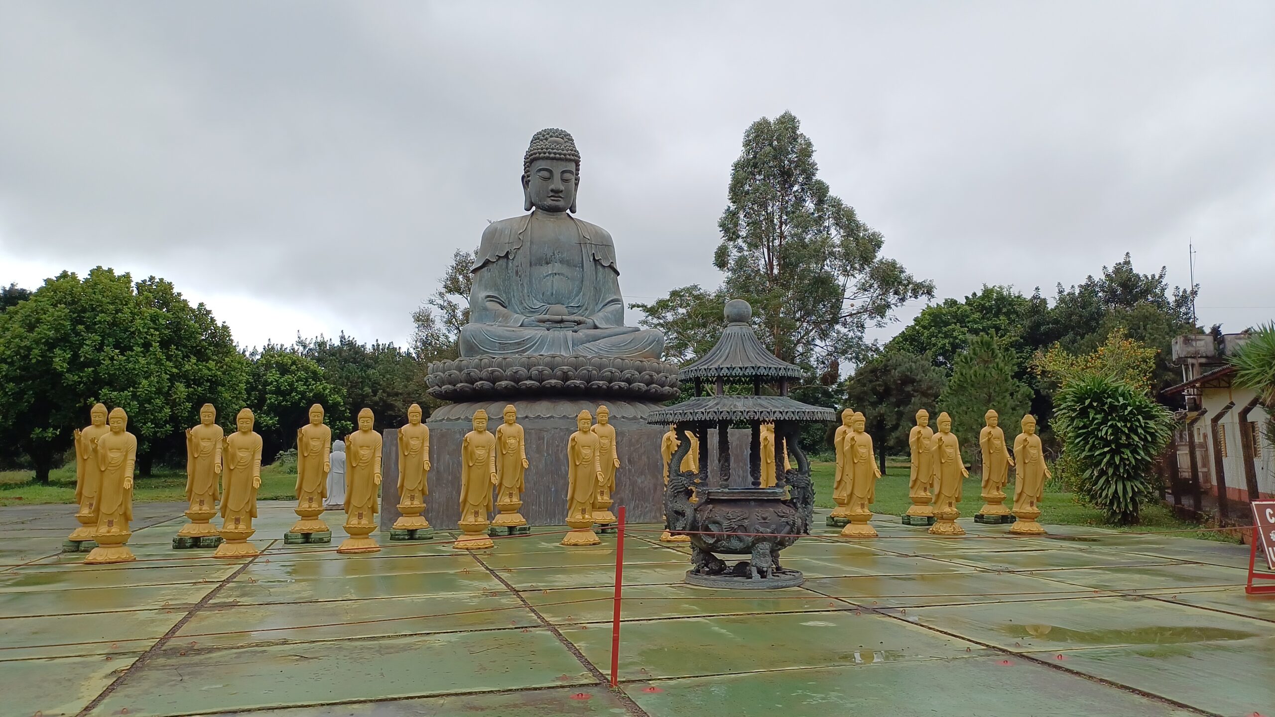 Estátua de Buda no Templo Budista Chen Tien