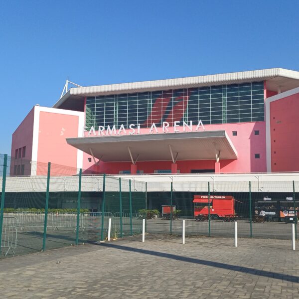 Como chegar à Farmasi Arena: metrô, BRT, carro e volta após o show